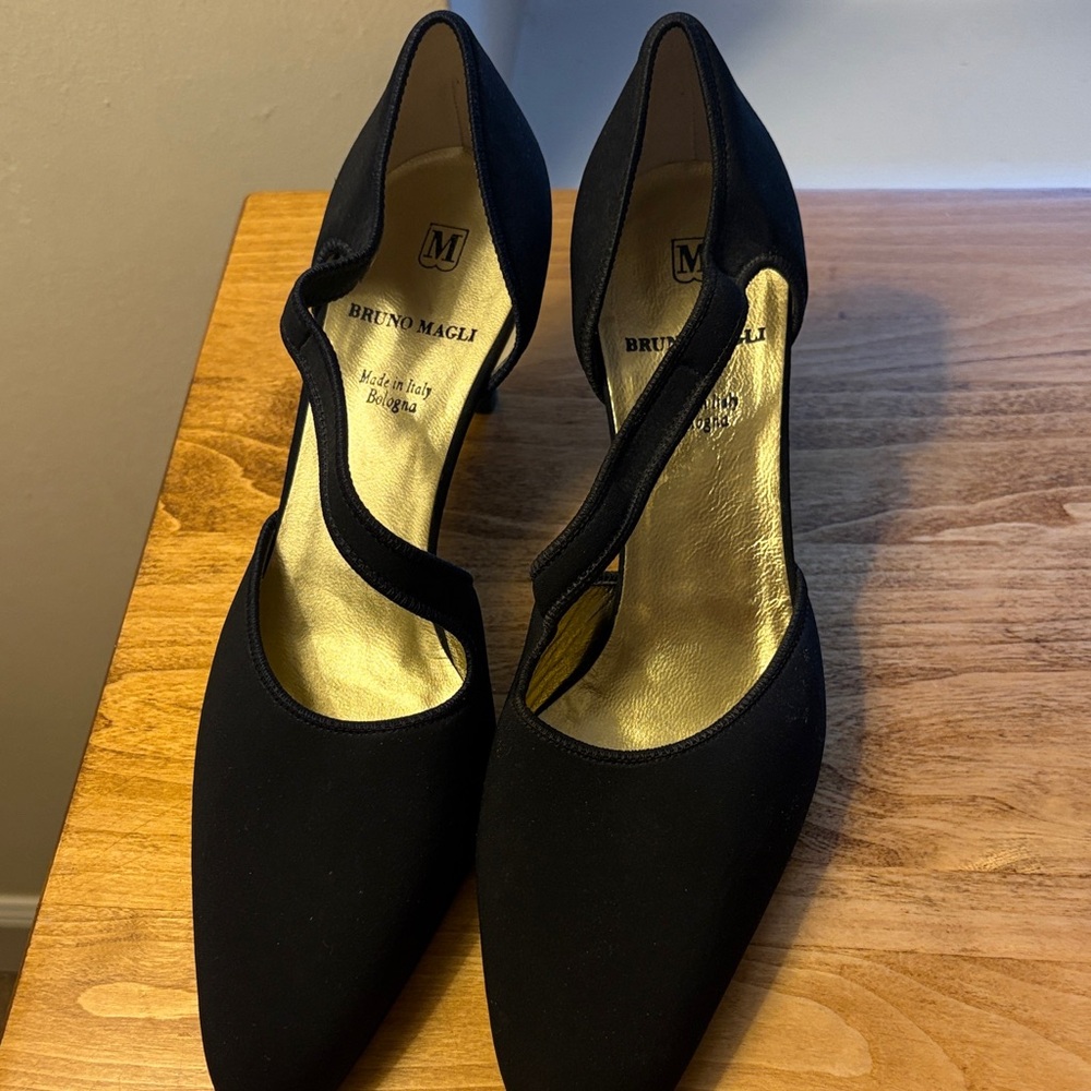 Bruno Magli Women's Black and Gold Heels